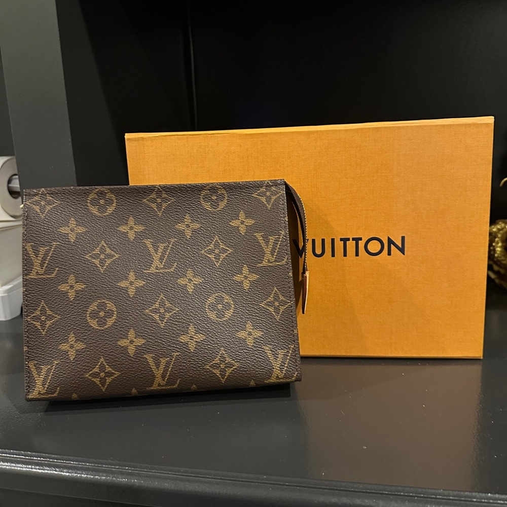 Louis Vuitton Tolietry Pouch 19